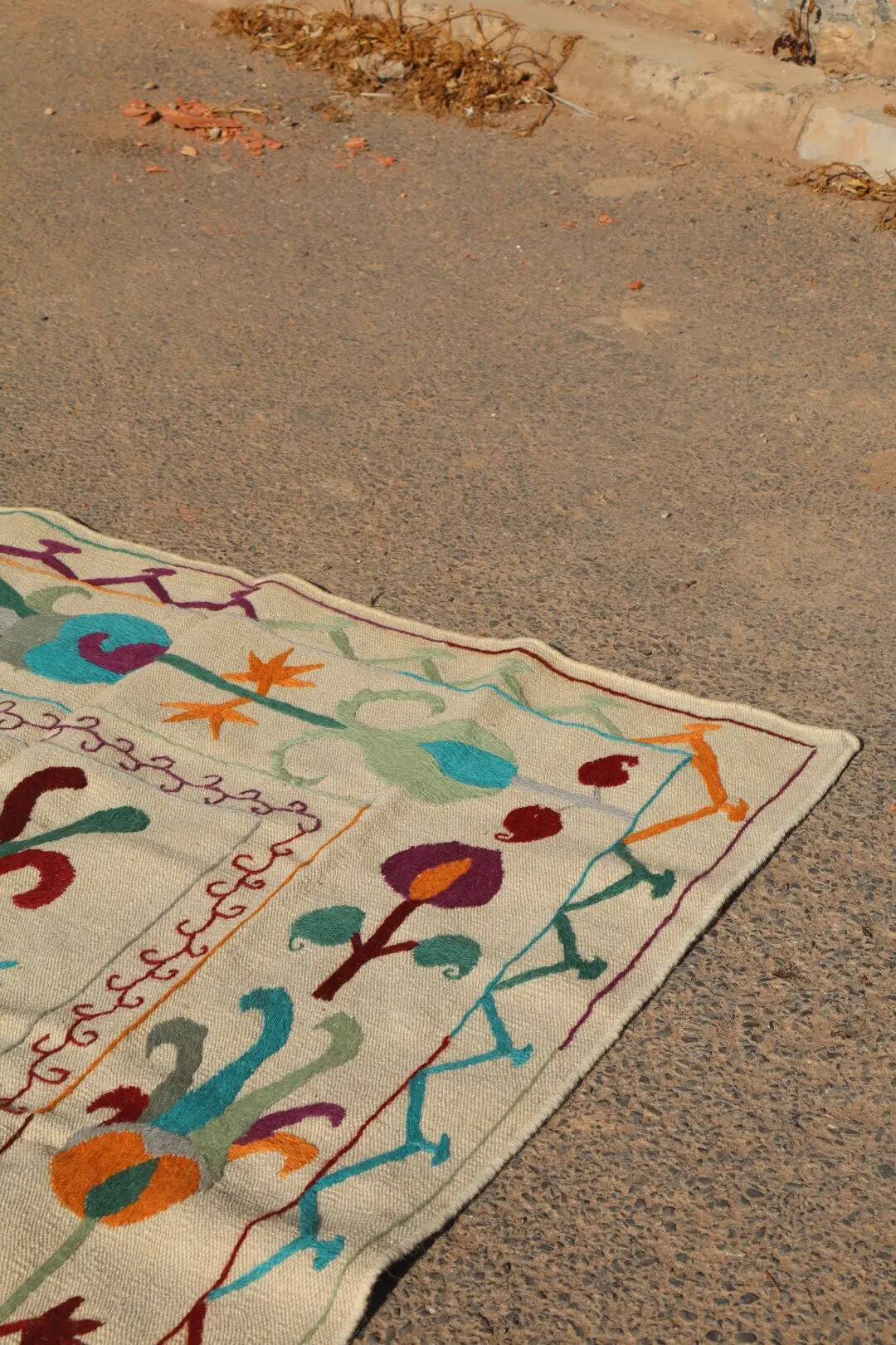 White blue multicoloured kilim suzani rug – 240x170 cm