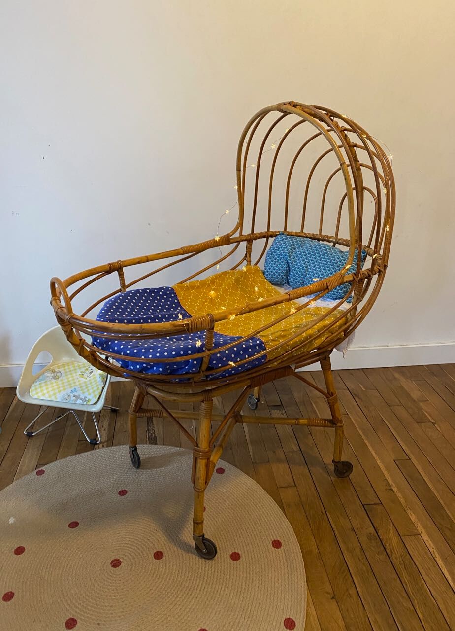 Cradle in rattan