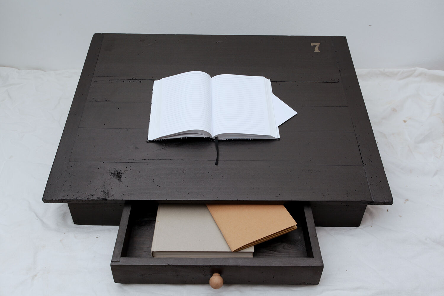 Written accountant's desk numbered black wood