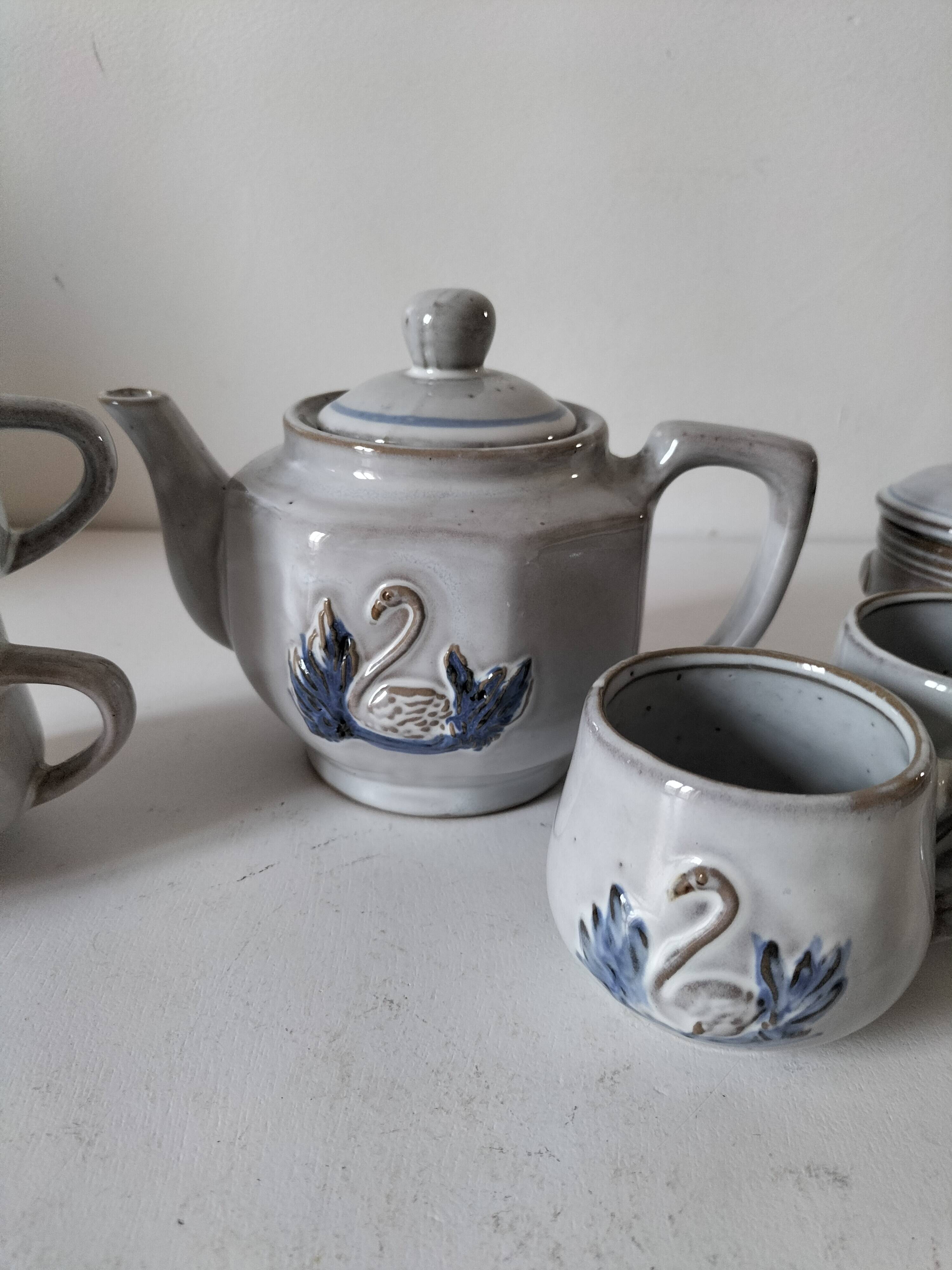 Stoneware tea set with swan decor – Hygge & Lagom spirit