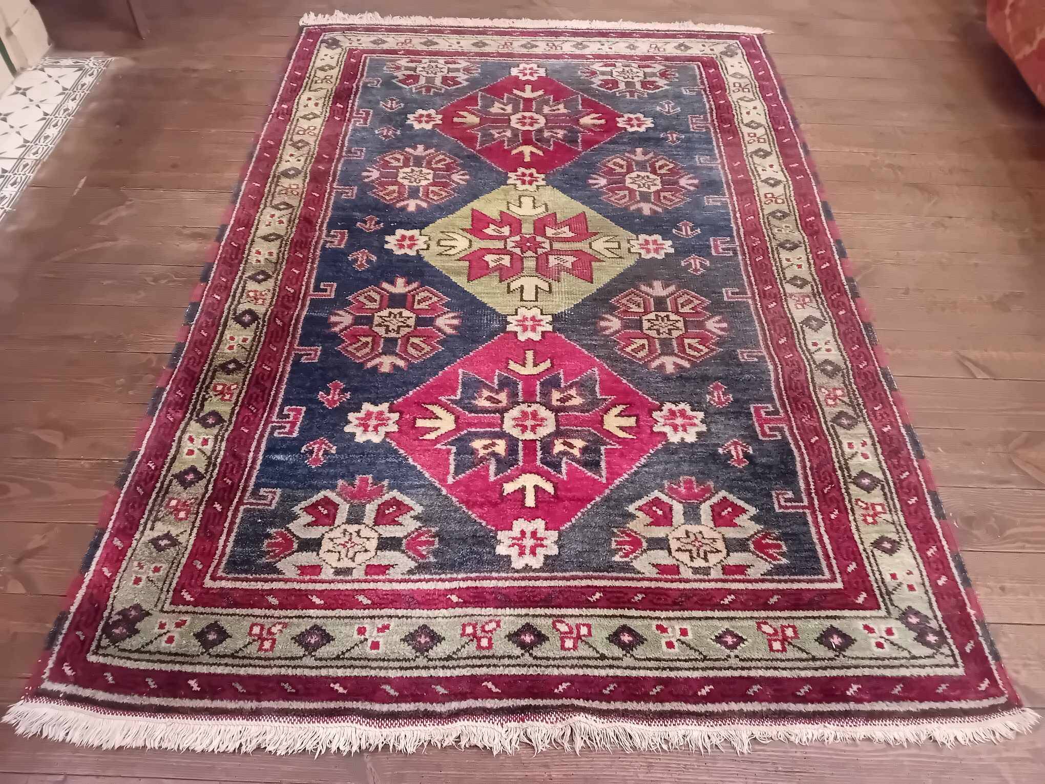 Handmade Indo-Caucasian rug 180x120cm