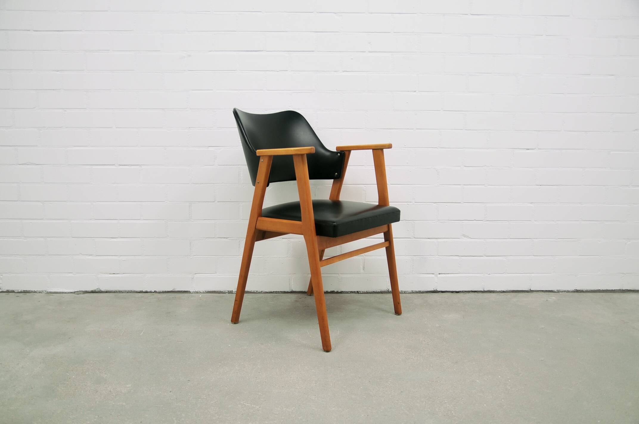 Vintage chair with skai armrests