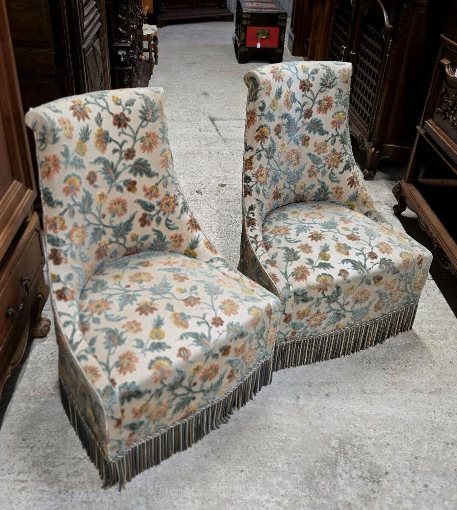 Pair of crapaud armchairs / Napoleon III – floral fabric – fringed skirt
