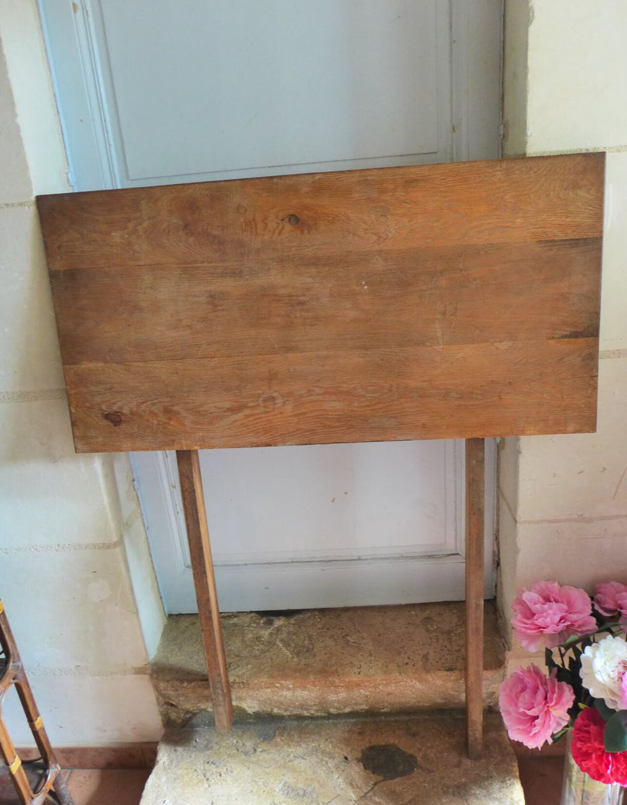 Extendable farm table