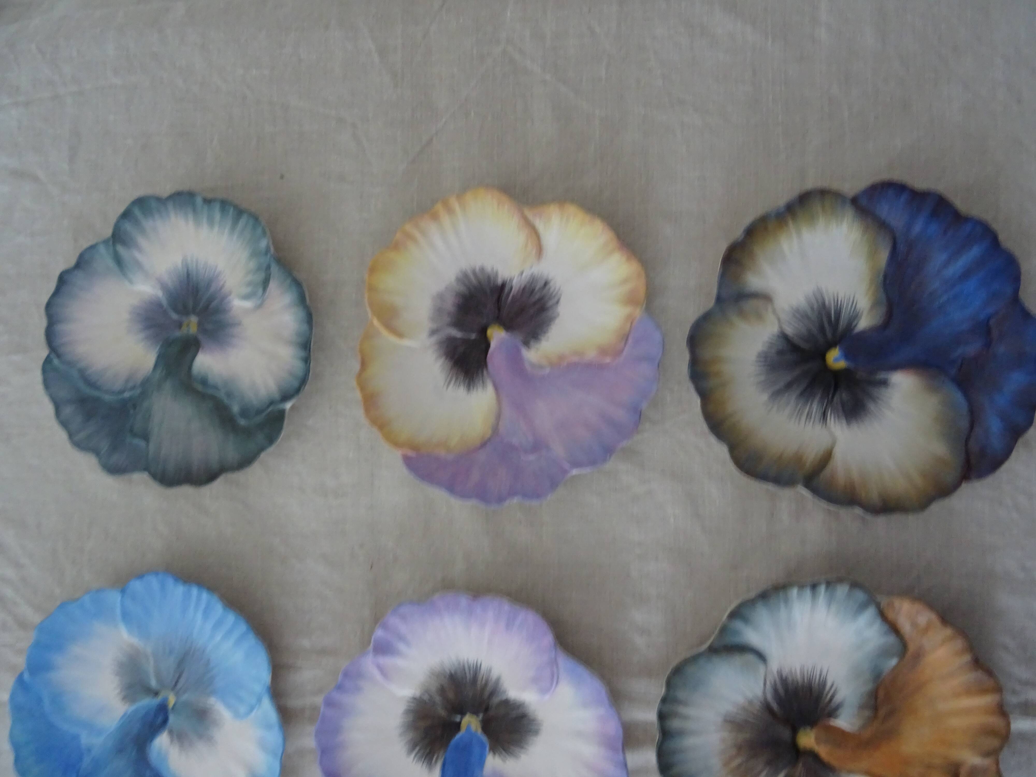 Dessert service 1 main course & 6 plates shape flowers Vallauris signed Guillot