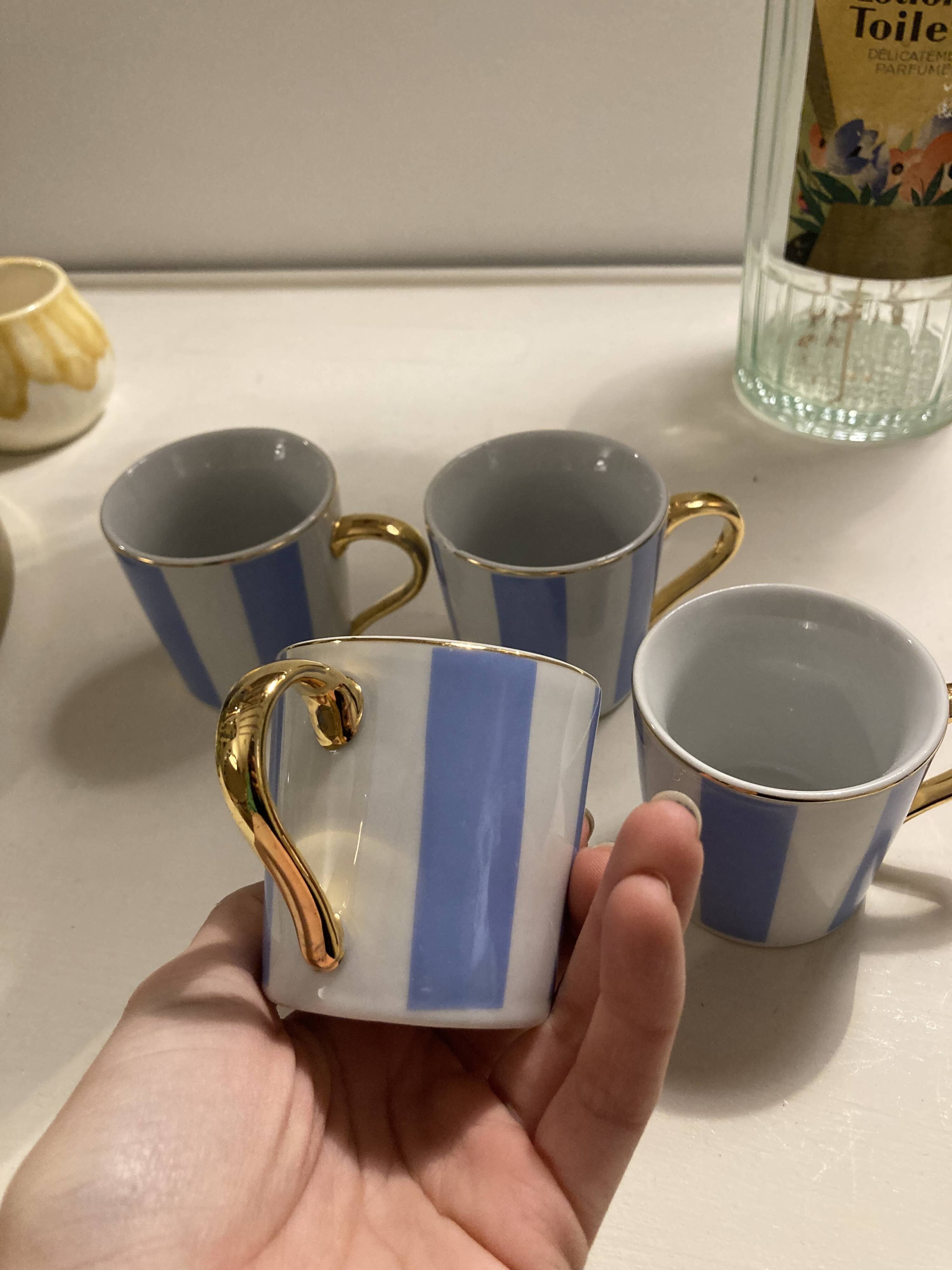 Set of 4 cups