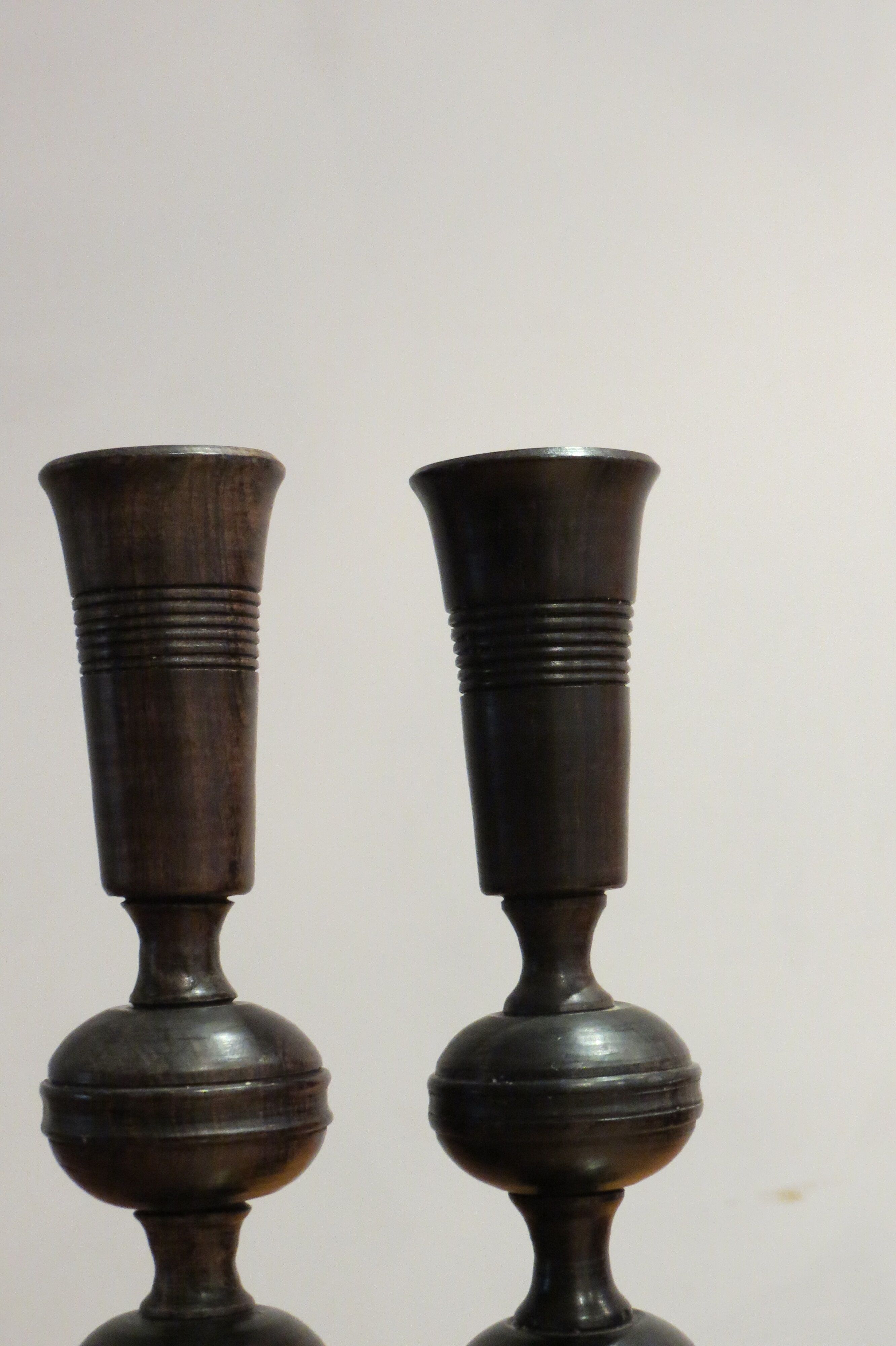 Paire de bougeoirs africain