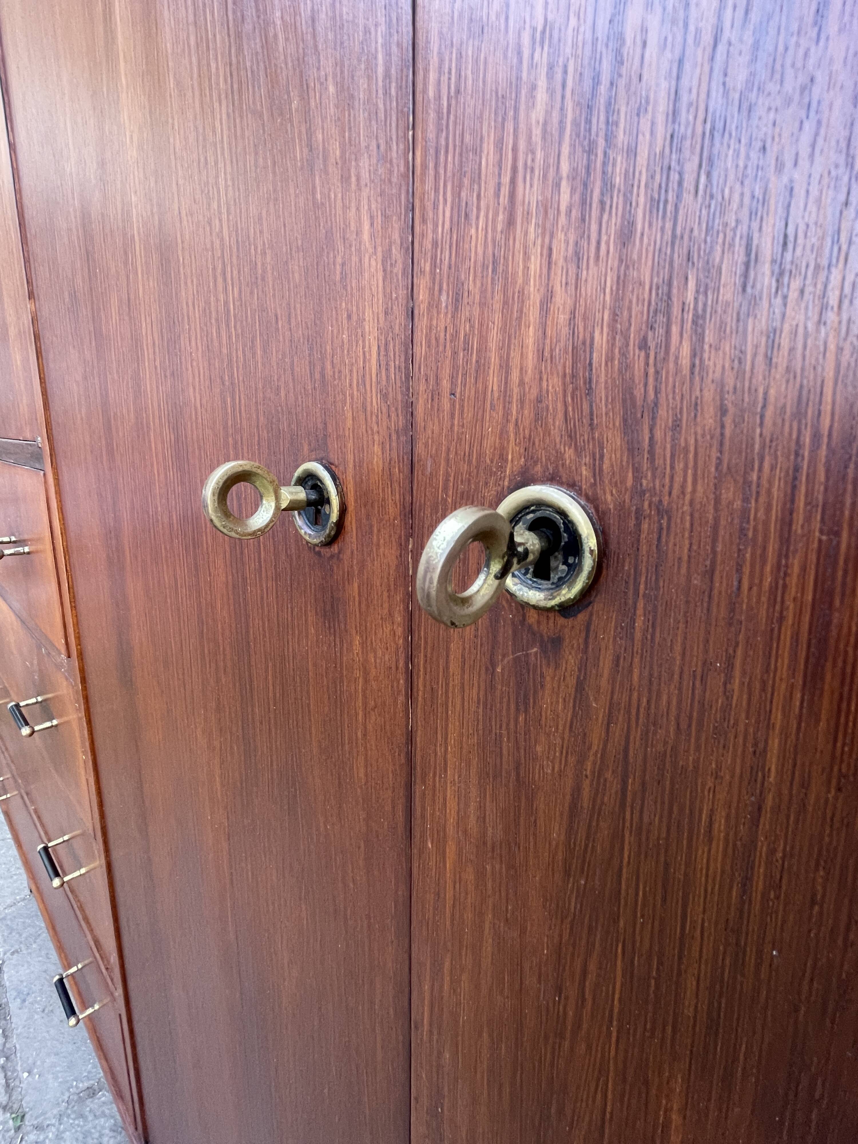 Armoire pieds compas 1960