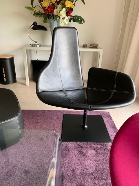 Moroso Fjord armchair with its pouf, design Patricia Urquiola 2002, steel and smooth black leather
