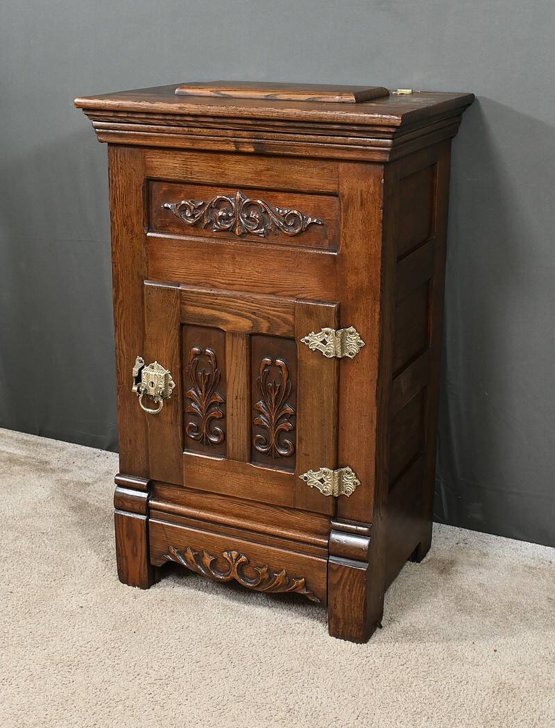 Small Oak Icebox – Early 20th Century