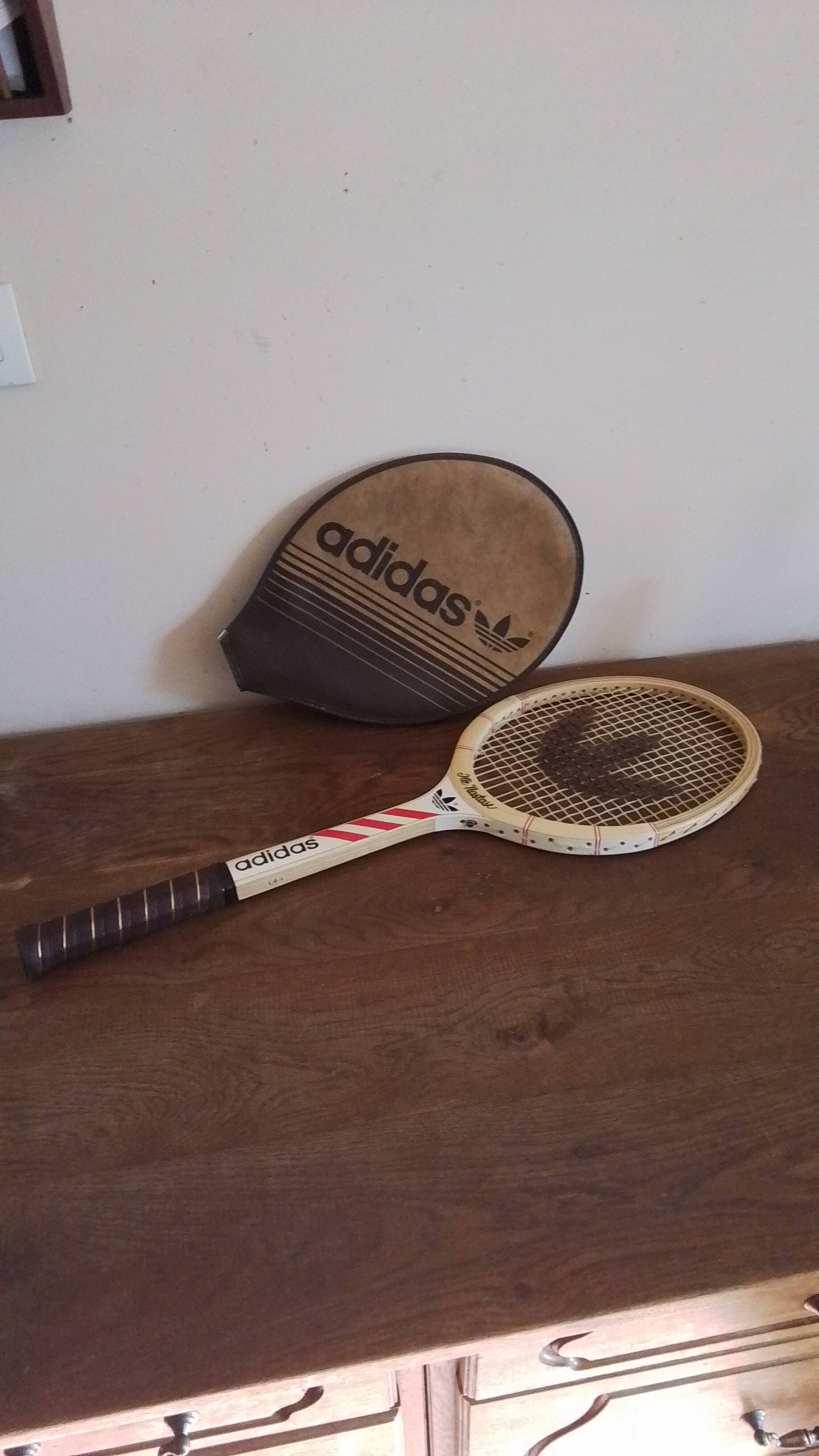 Ilie Nasrase Ads 040 tennis racket