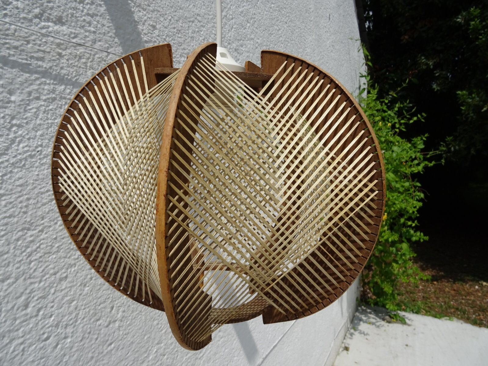 Scandinavian hanging lamp wire and wood