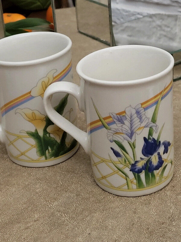 Set of 4 vintage cups