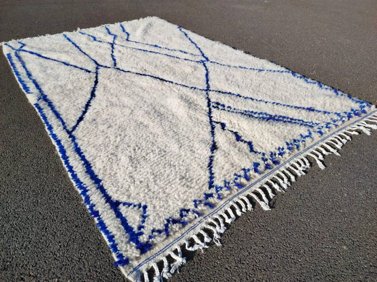 Handmade Moroccan wool rug, large size 250x150 cm, handcrafted.