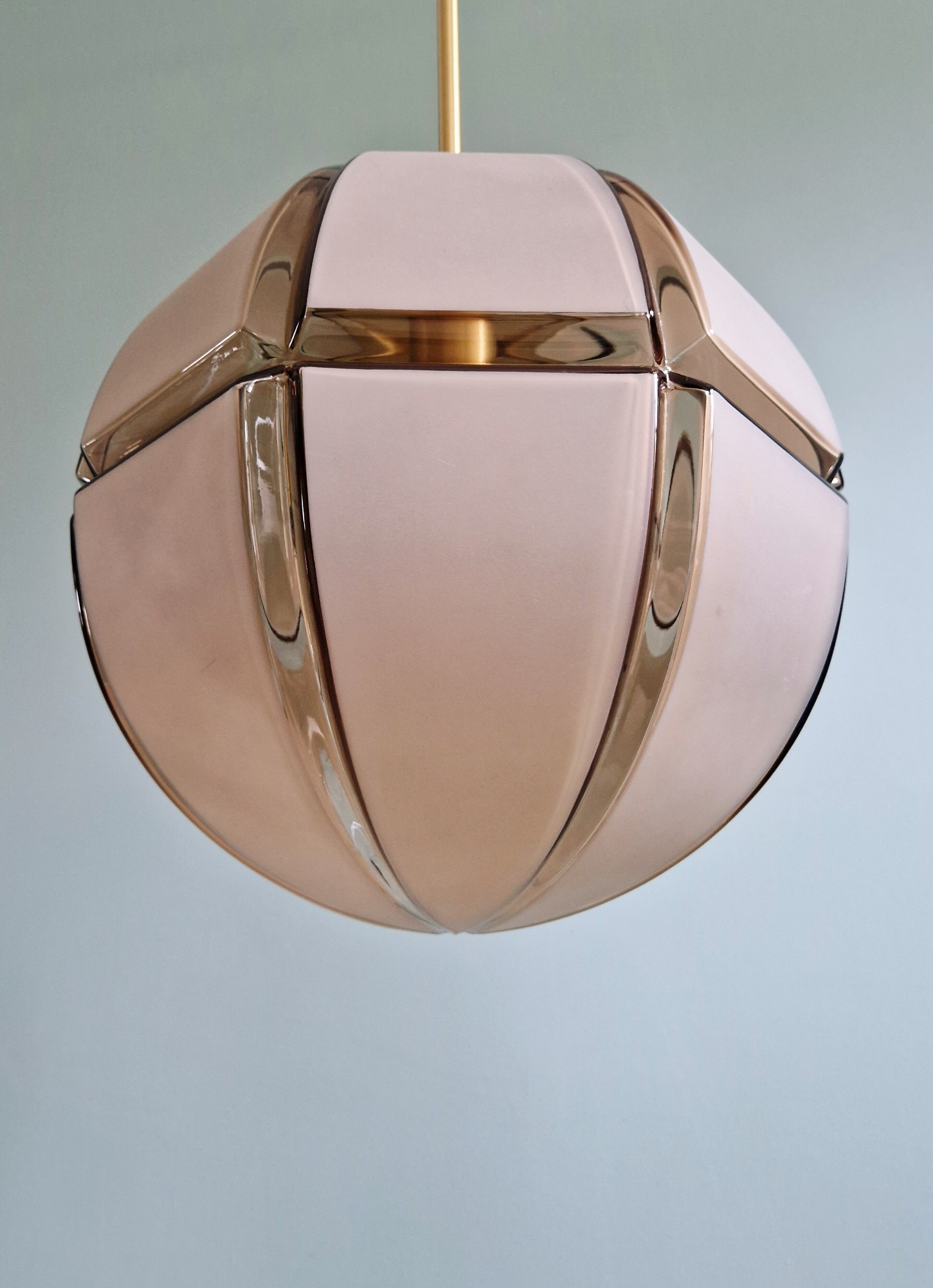 Grande suspension en verre fumé et dépoli, Peill & Putzler, 1970