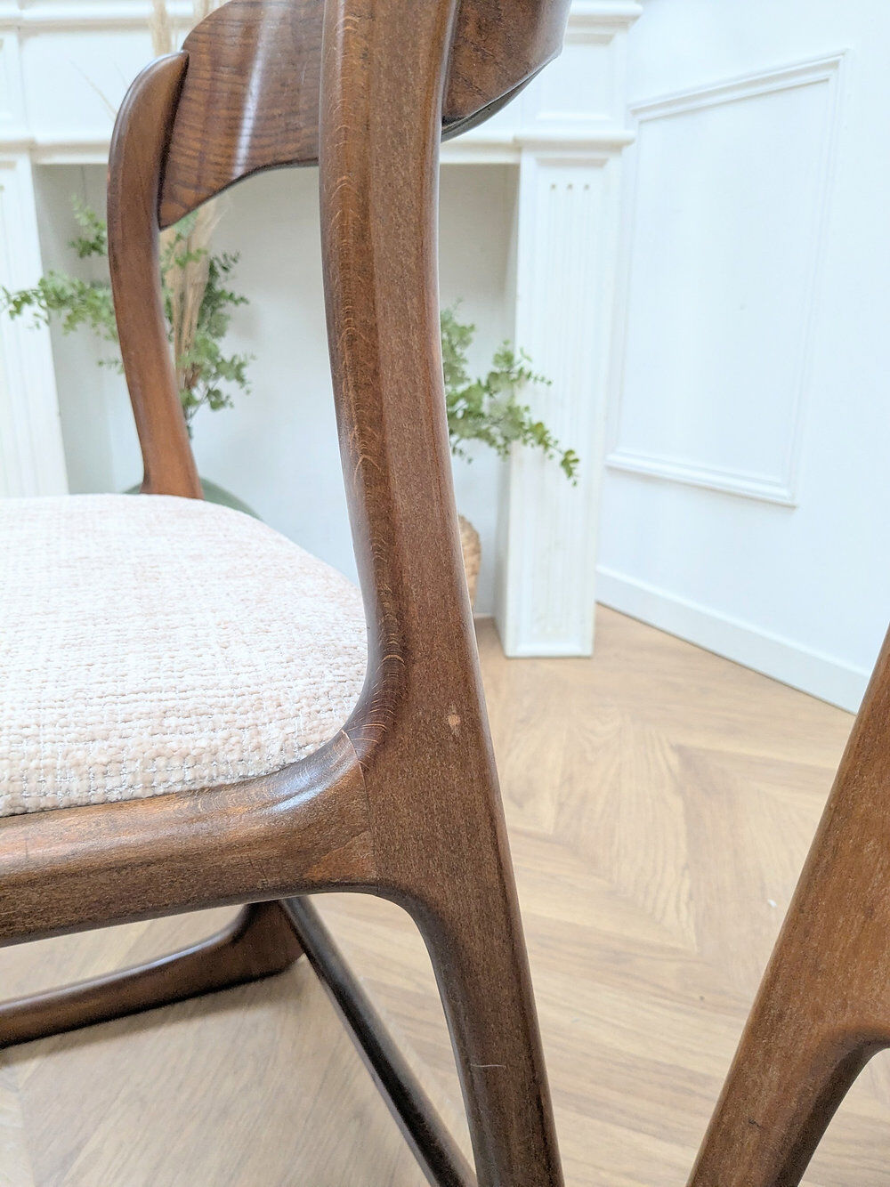 Set of 2 vintage chairs