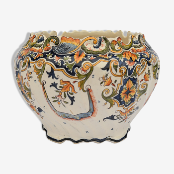 Pot cache in faience