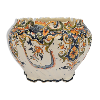 Pot cache in faience