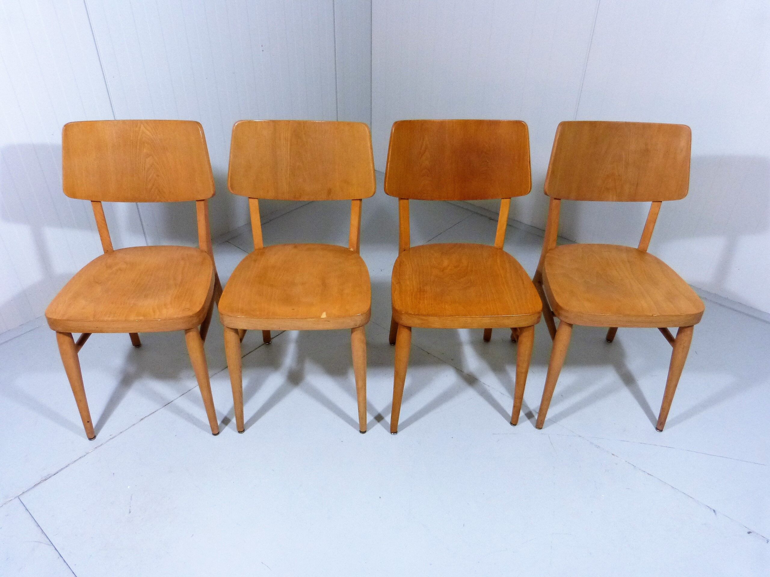Set of 8 wooden dining chairs 1950’s
