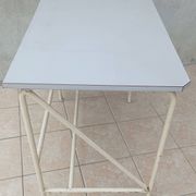 Table haute industrielle de métier métal et formica