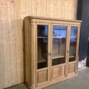 Library in oak from the late 19th century.