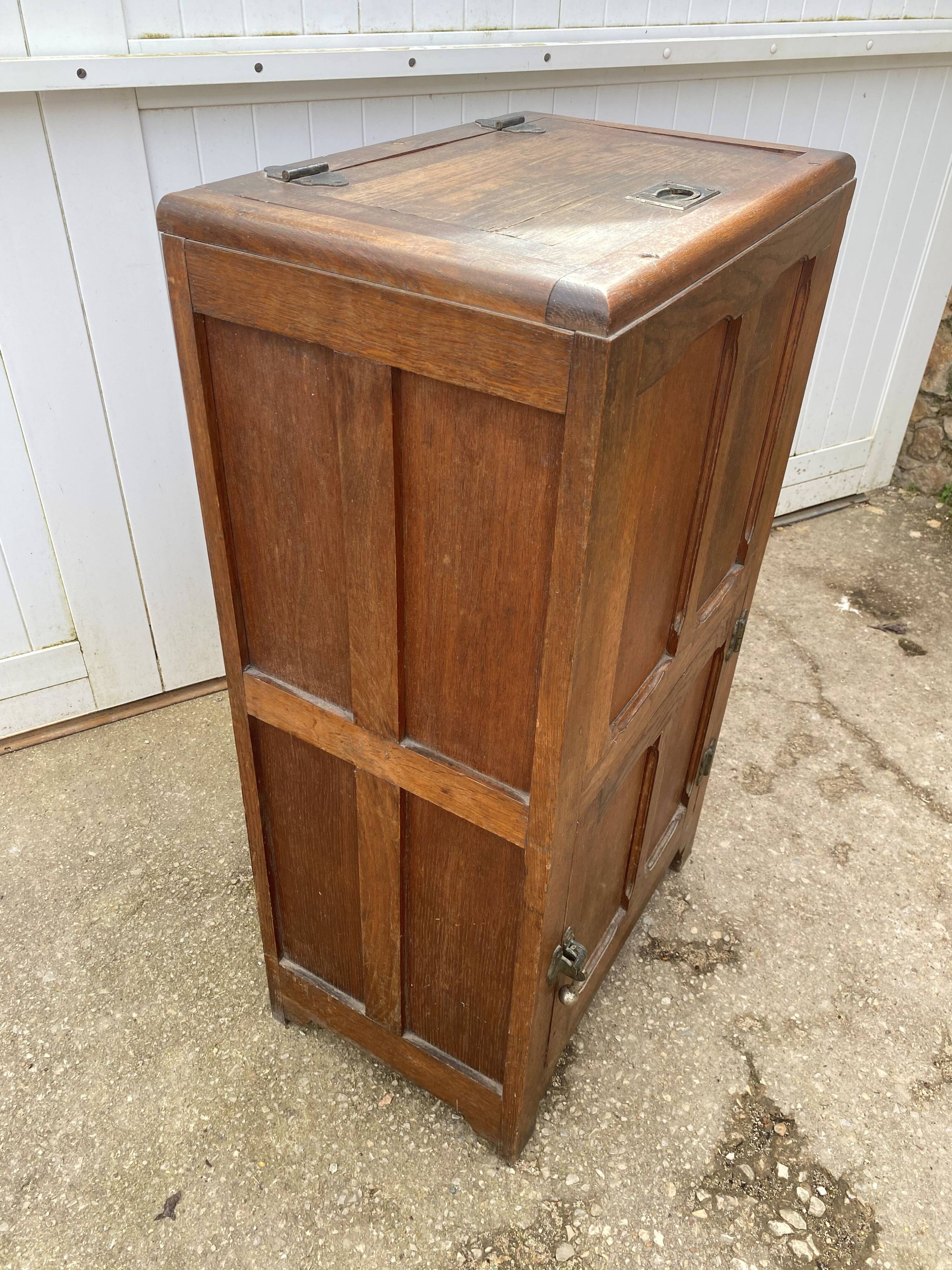 Vintage 1930s oak bar/icebox refrigerator