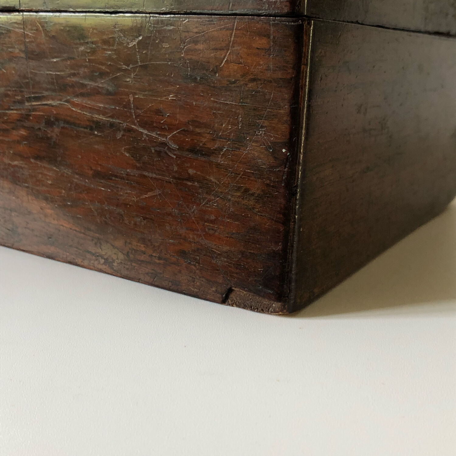 Jewelry box in wood and mother-of-pearl