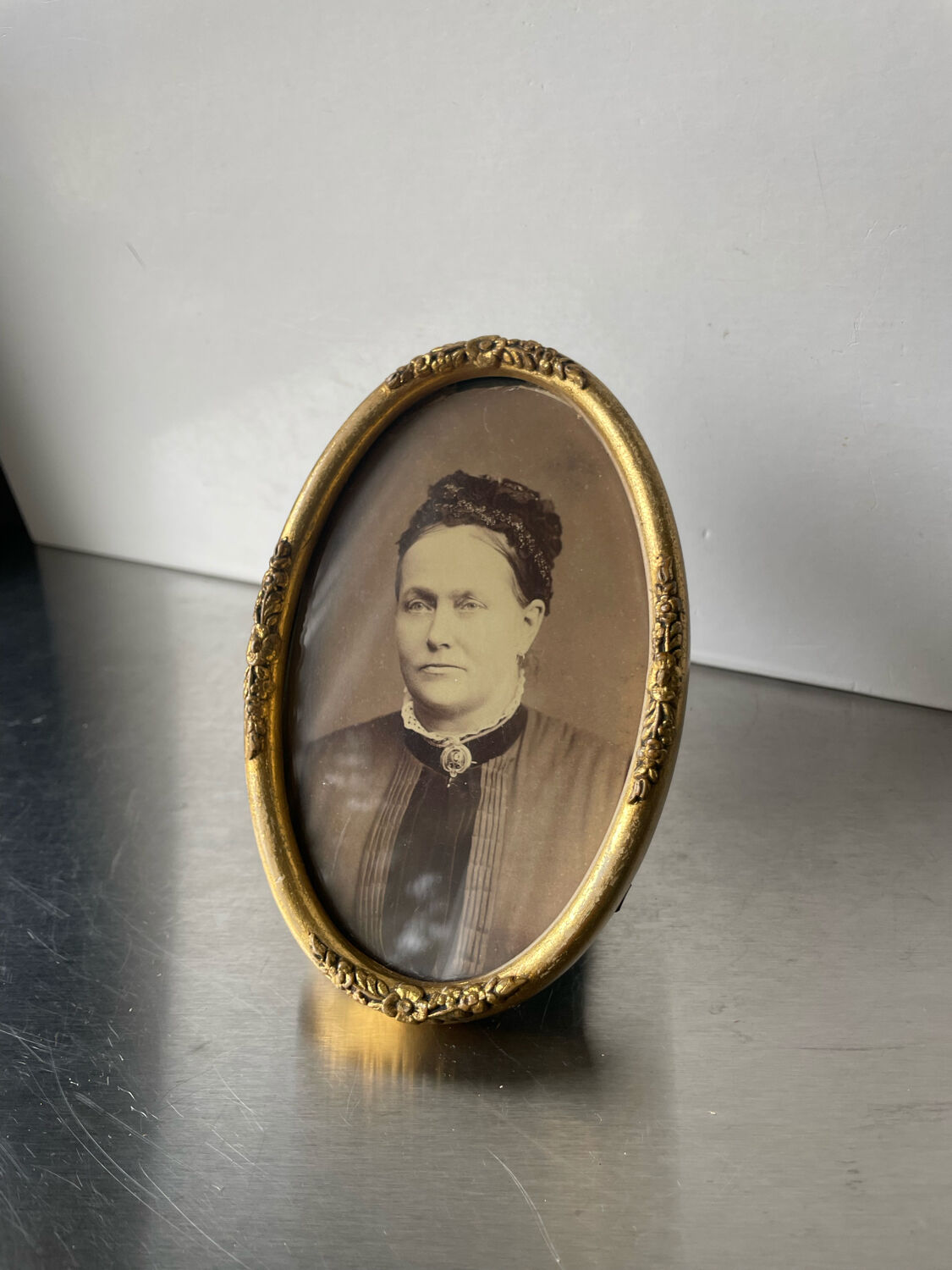 Antique Oval Frame gilded wood 15 cm x 10 cm