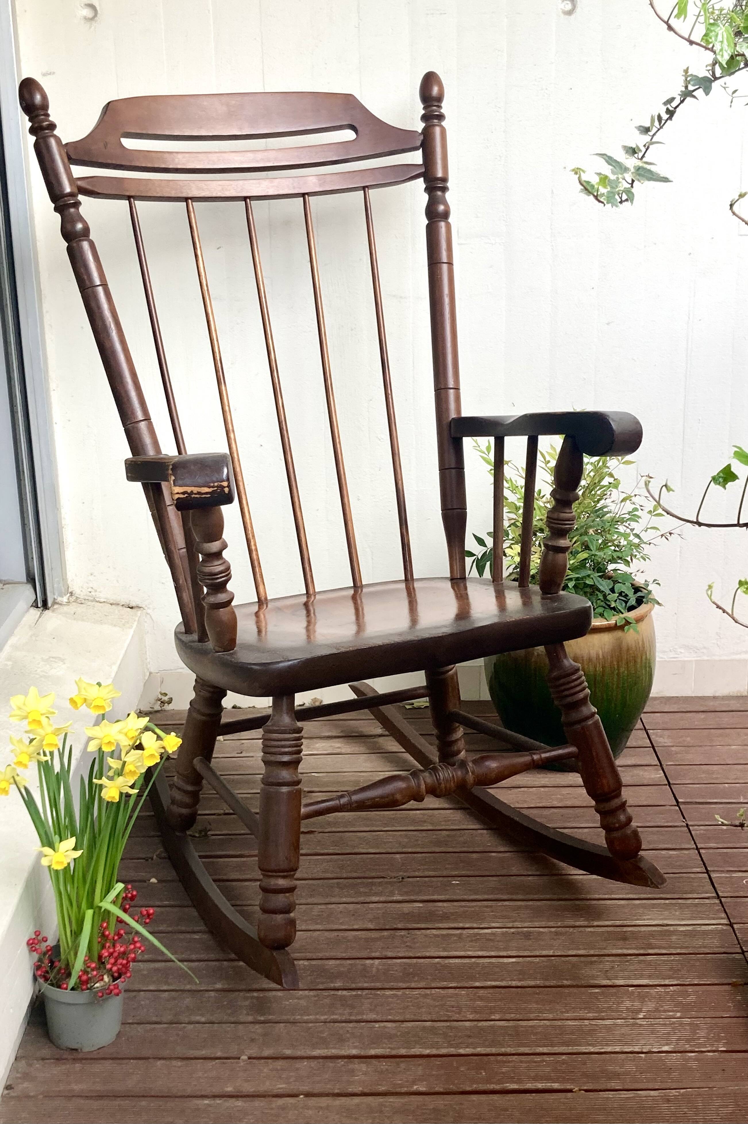Wooden rocking chair - English art & craft