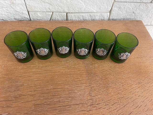 Set of 6 liqueur glasses in green with coat of arms