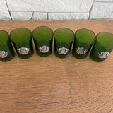 Ensemble de 6 verres à liqueur en vert  avec blason