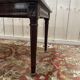Table basse de style Louis XVI en acajou