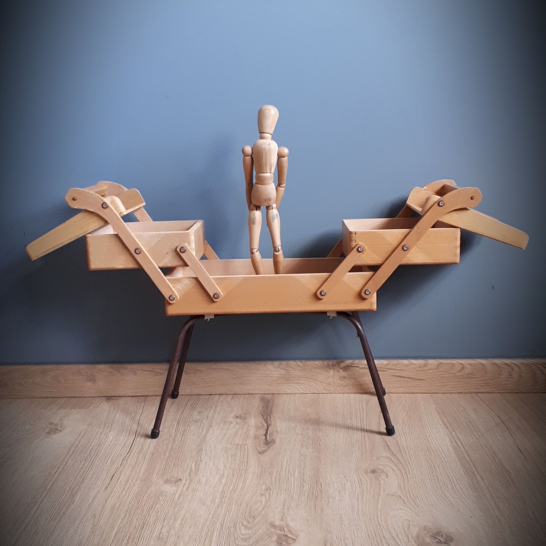 Former sewing worker on feet