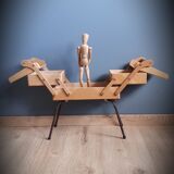 Former sewing worker on feet