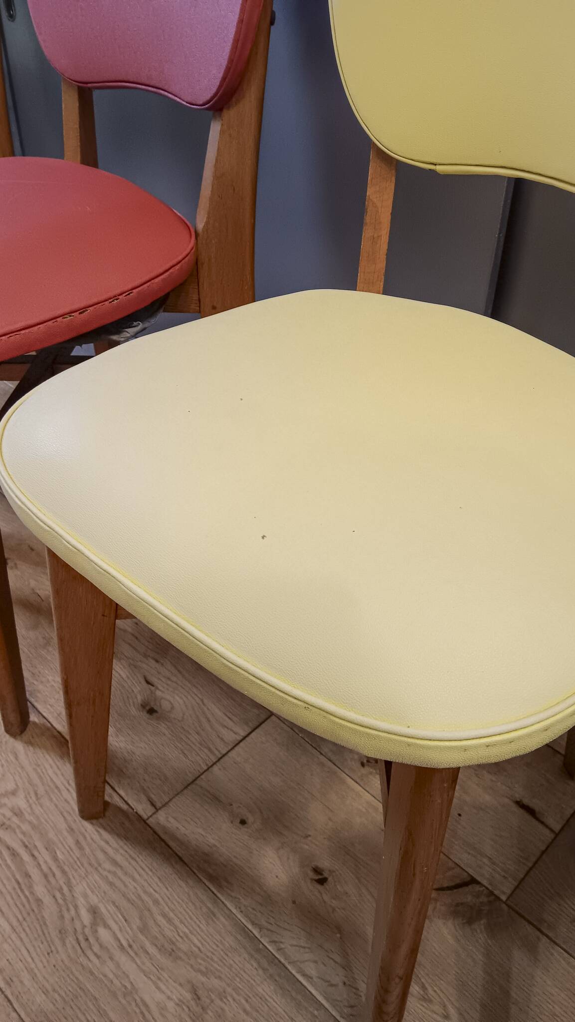 6 vintage chairs from the 50s/60s, wooden structure and skai covering.