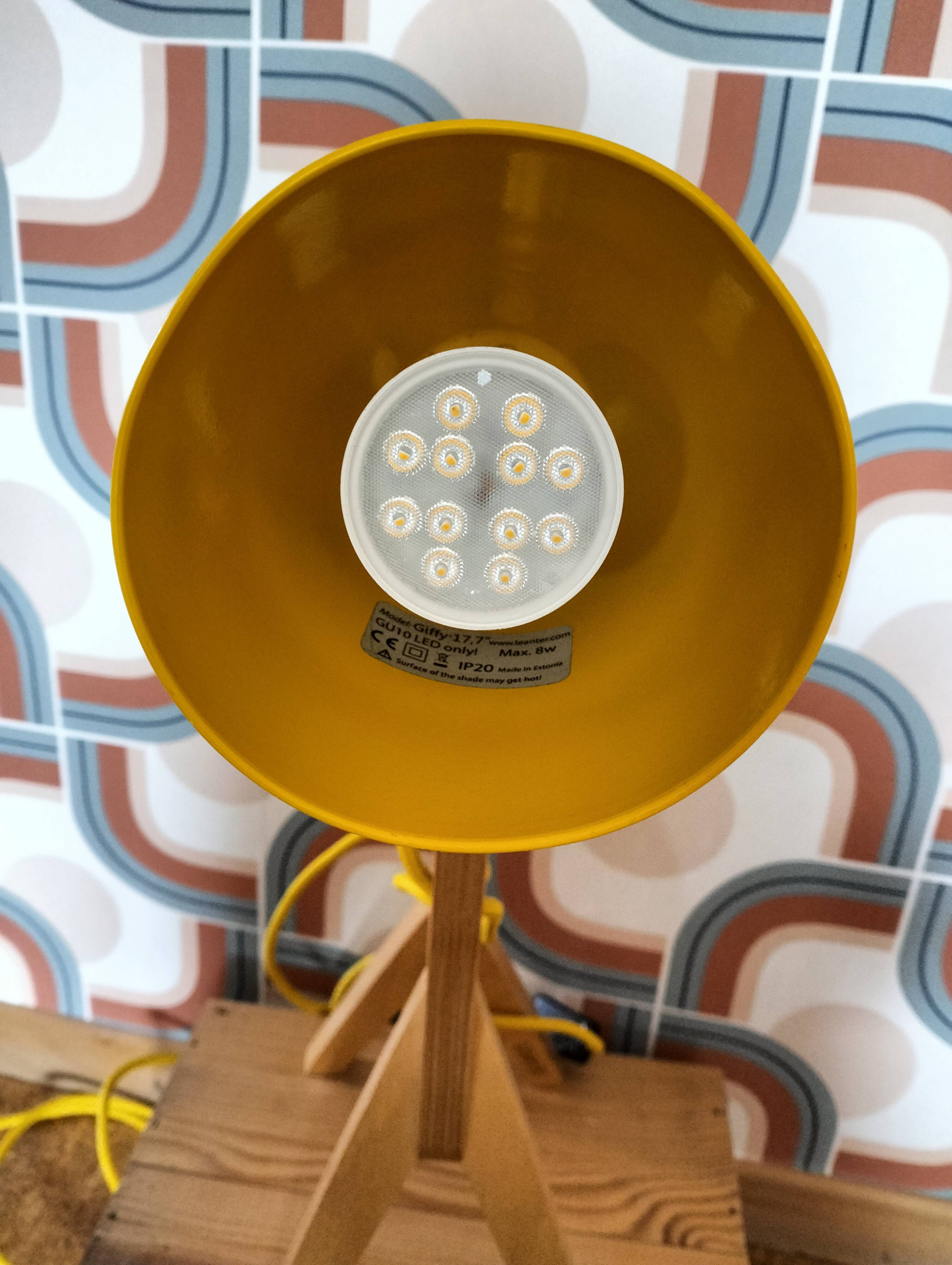 Giraffe design wooden bedside lamp Leanter