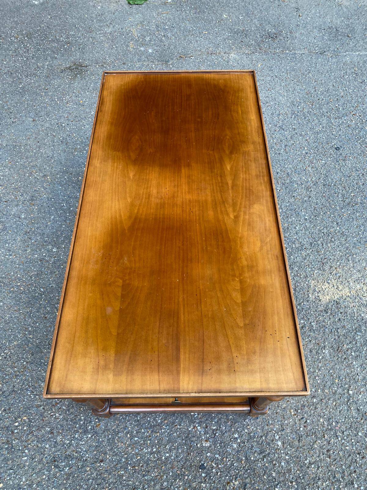 Extendable coffee table in solid wood with two shelves, 100 cm