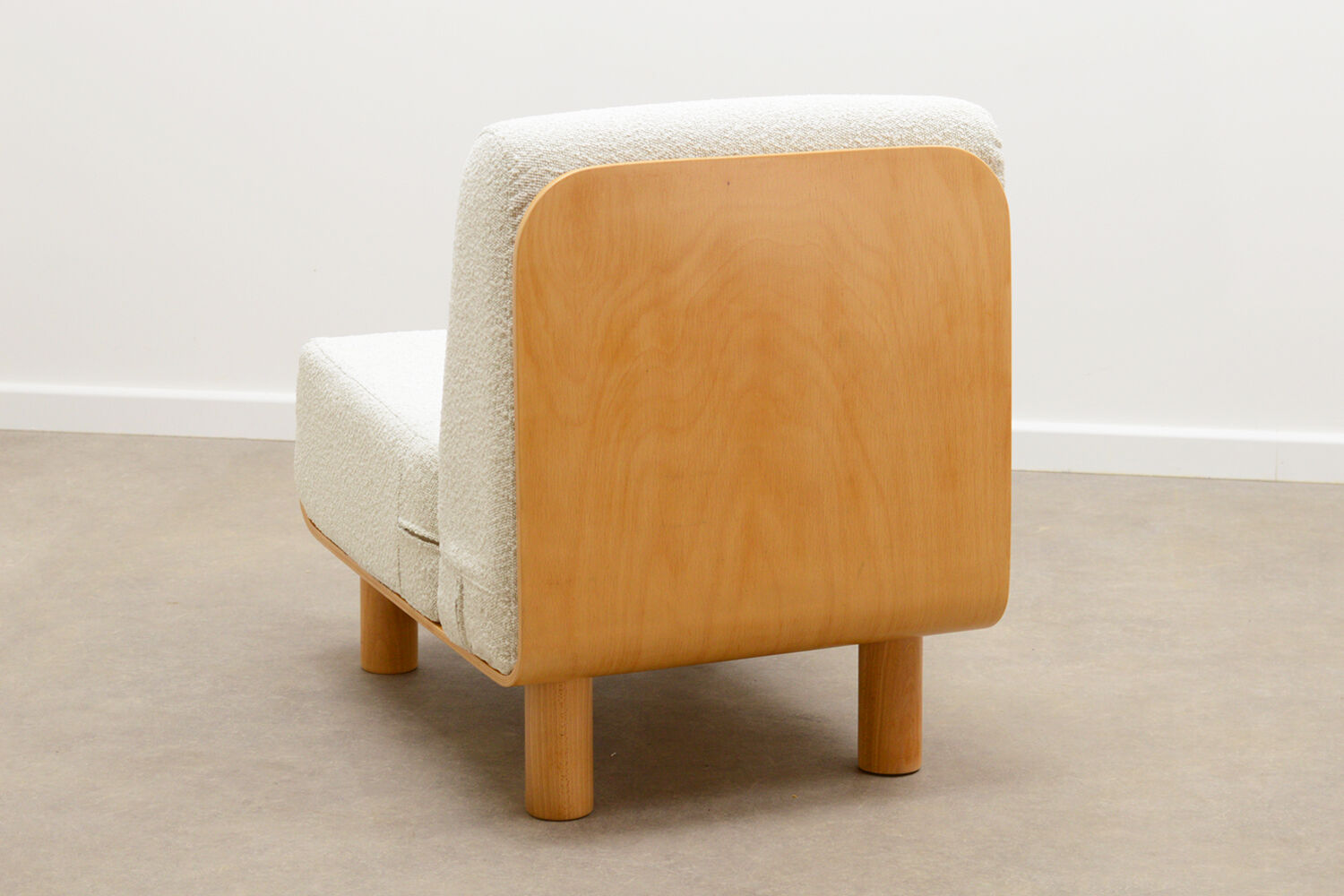 Set of 2 bent plywood and bouclé chairs 70s.