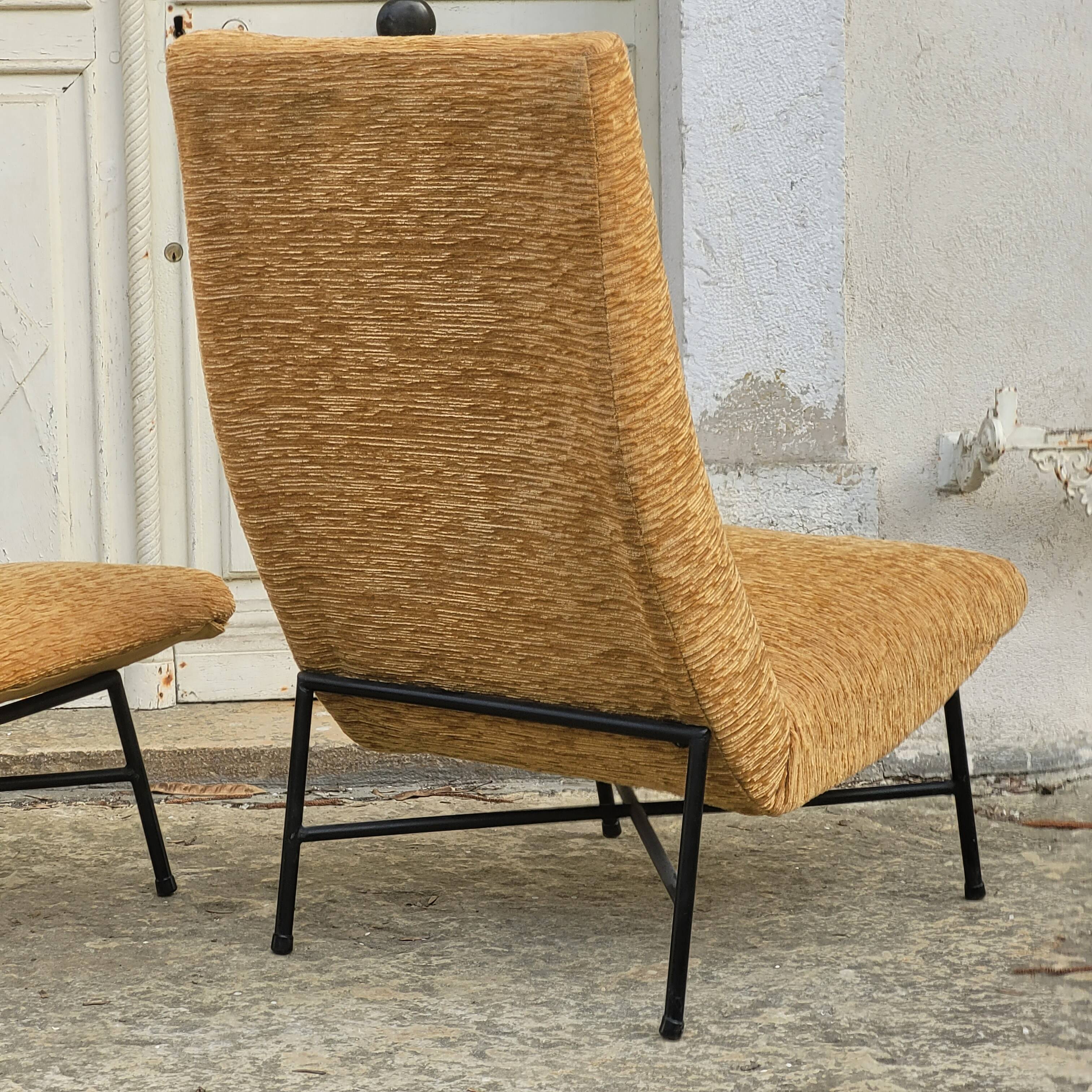 Paire de fauteuils de Geneviève Dangles édition Burov.
