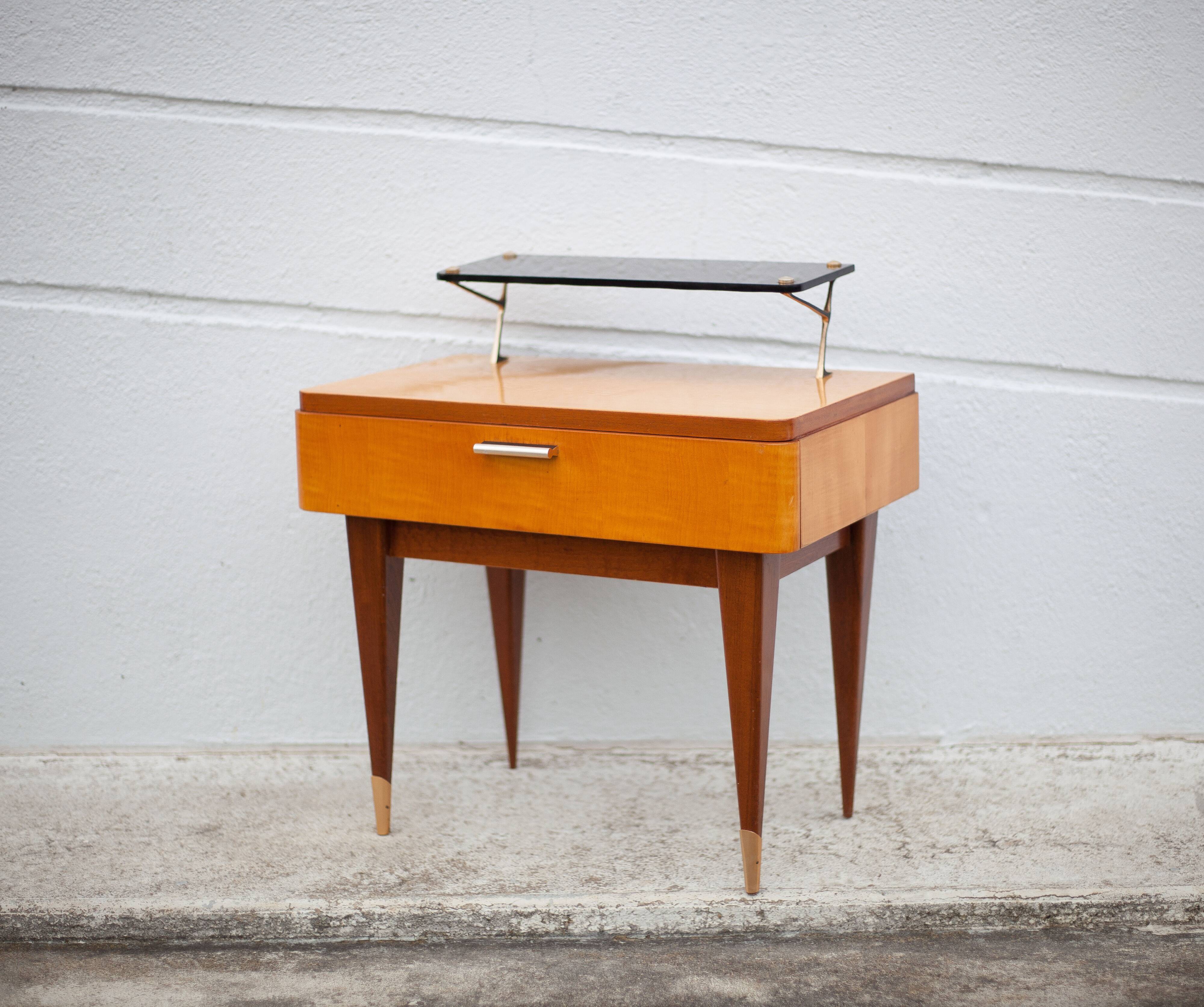 Table de chevet vintage, table de nuit bois avec tablette, table d'appoint, bout de canapé, 50's