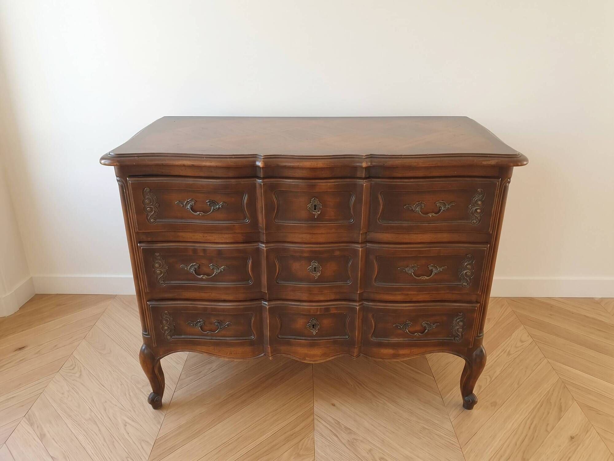 Louis XV arbalète style commode with 3 wooden drawers