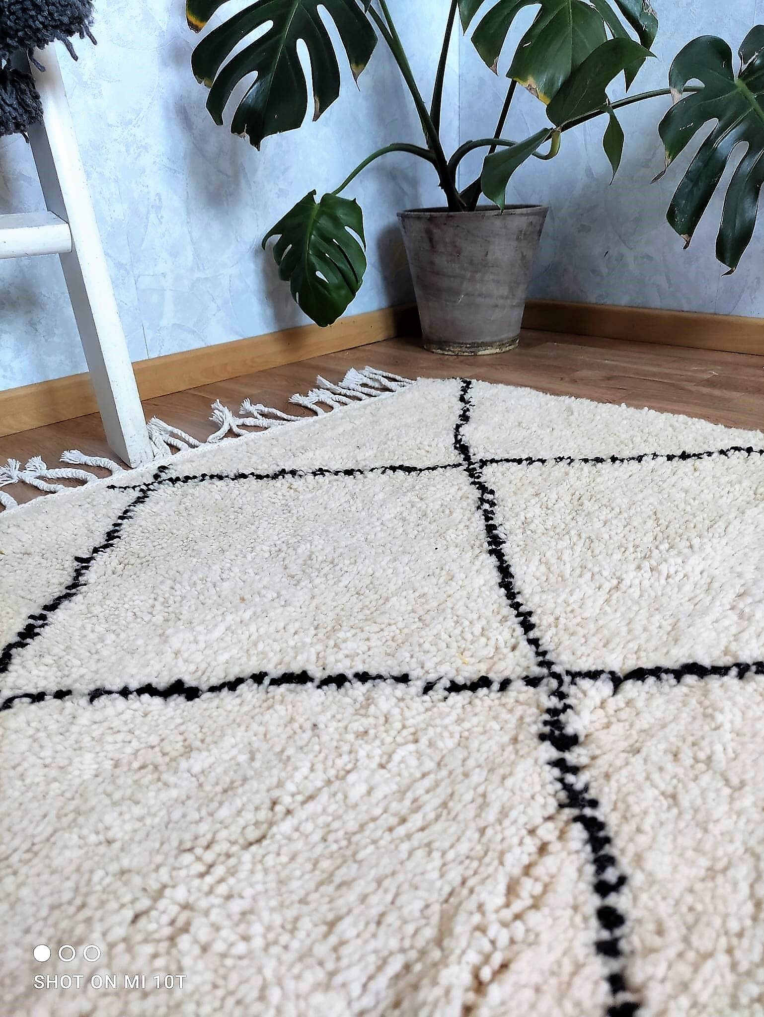 Berber carpet Beni Ouarain 2m30 by 2m