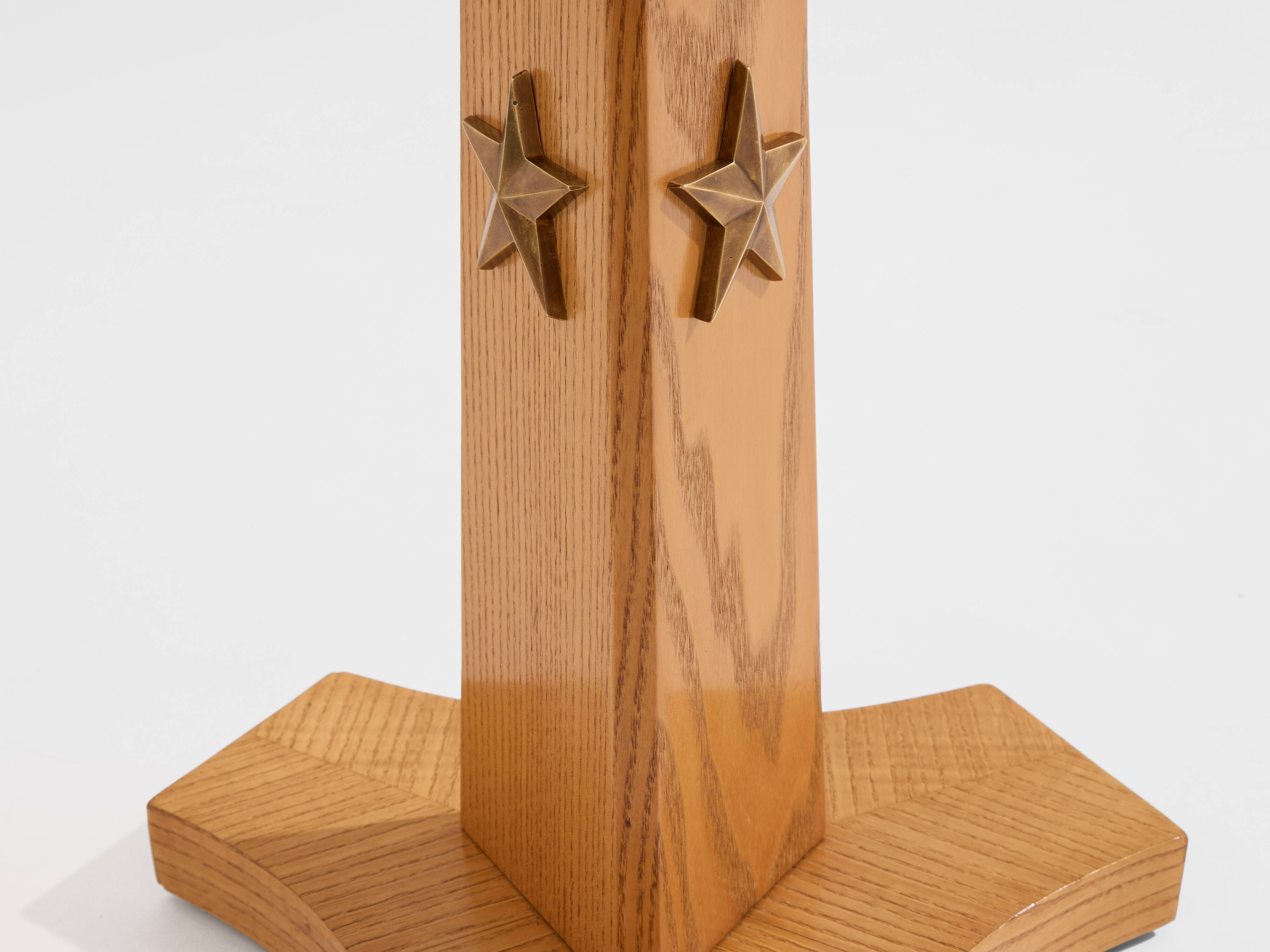André Arbus table d'appoint en frêne et laiton vers 1940