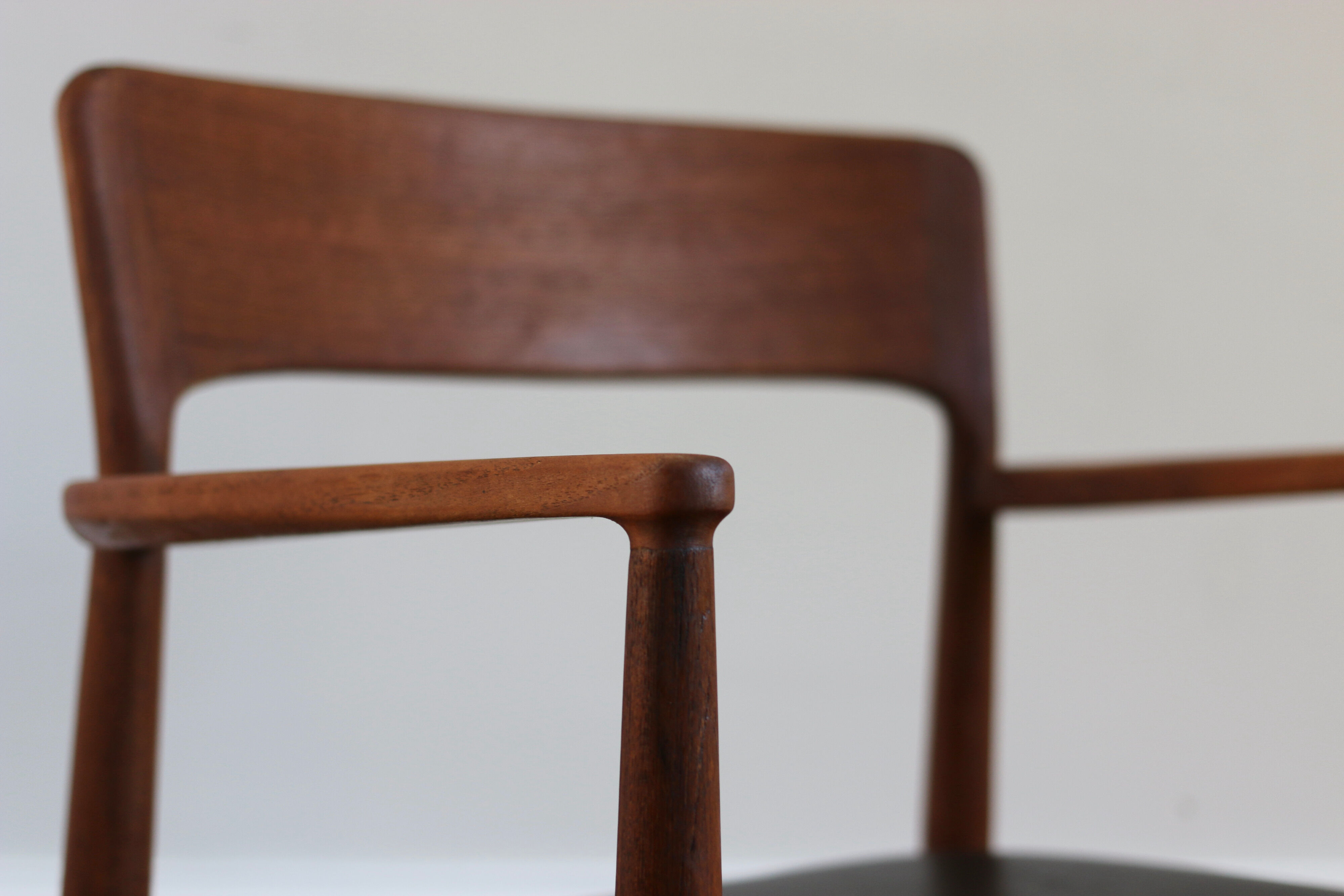 Scandinavian chair in Teak Henning Kjaernulf 1960