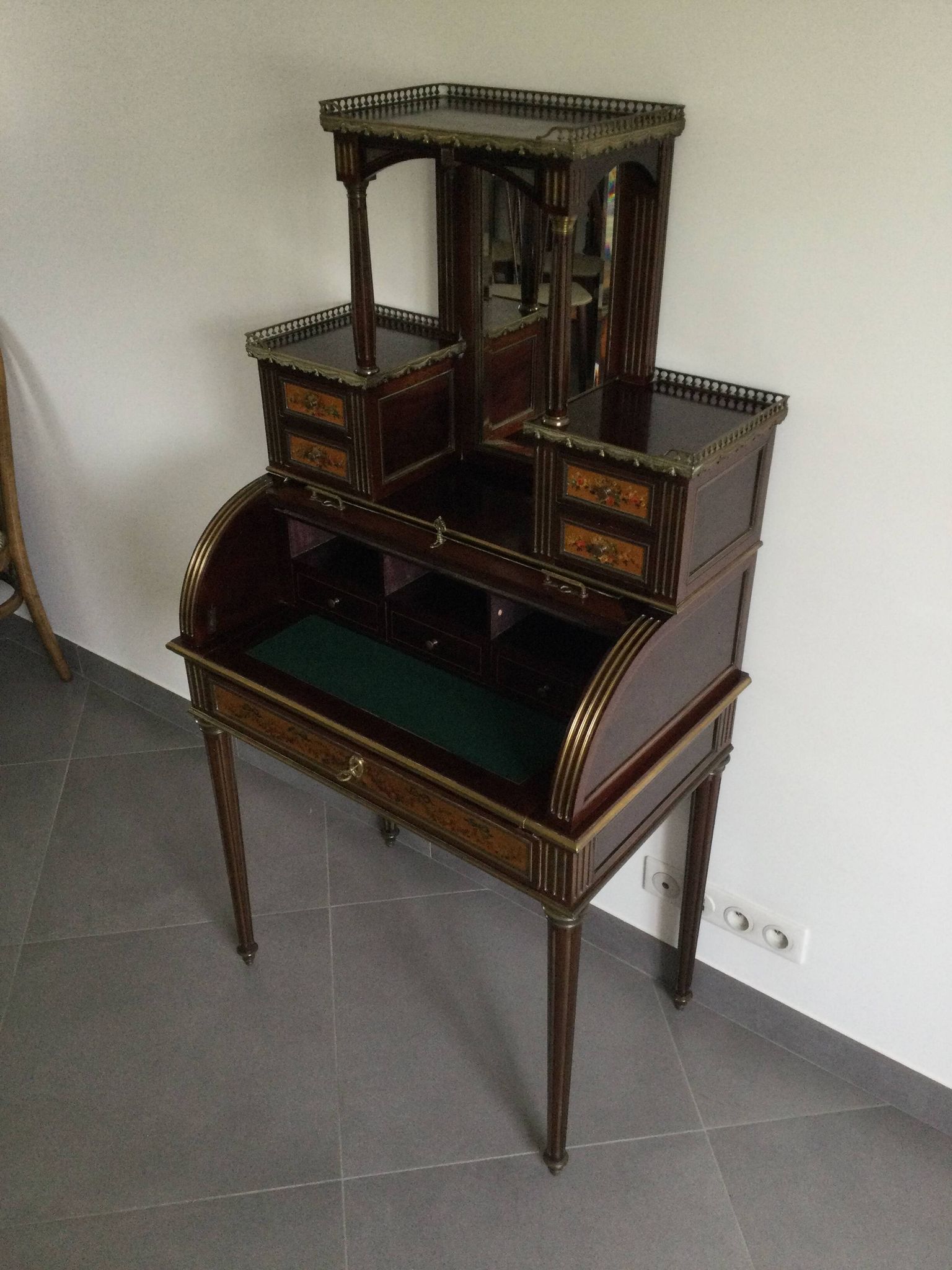 Bonheur Du Jour De Style Louis XVI En Acajou
