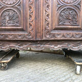 Armoire bretonne ancienne en chêne sculpté