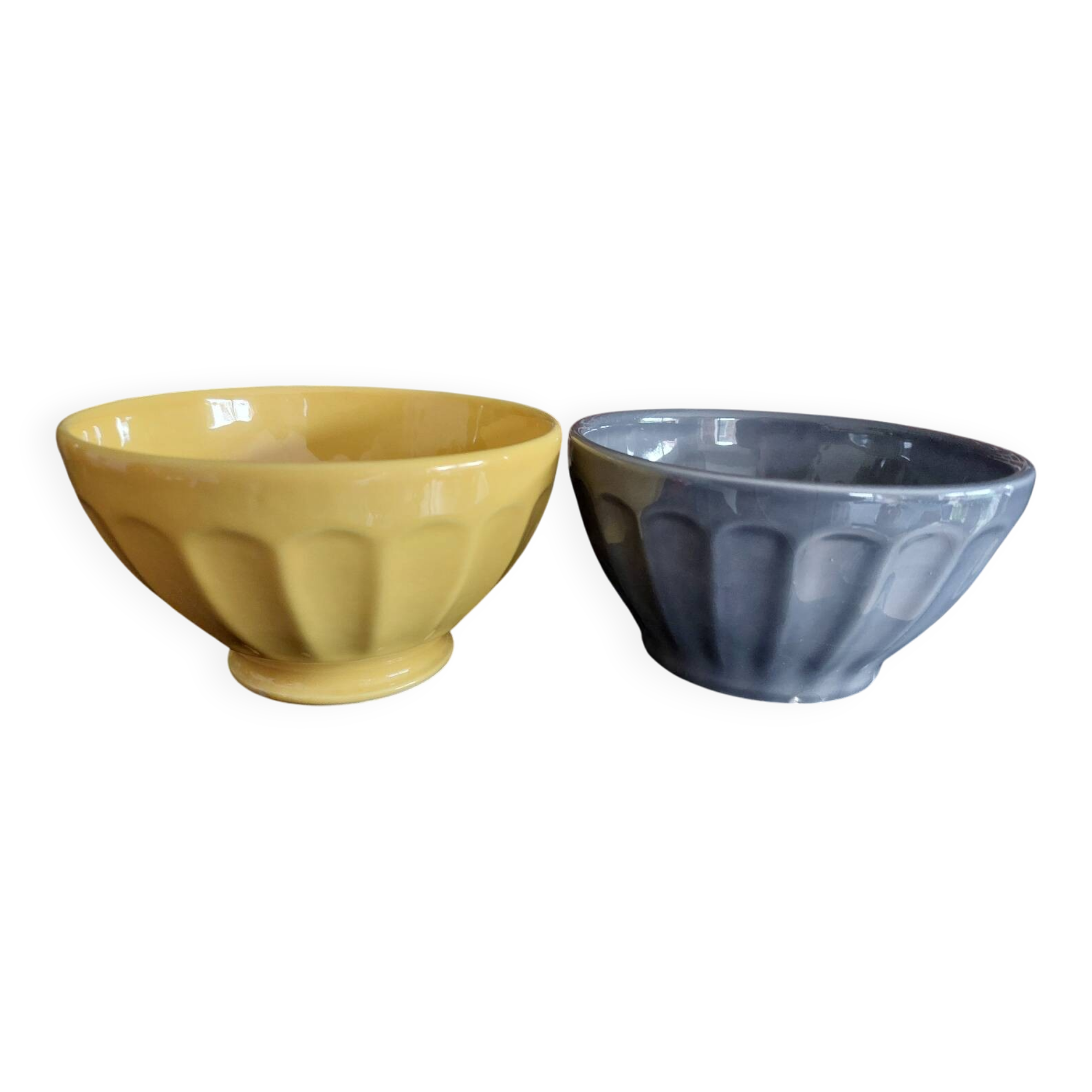 Ribbed earthenware bowl