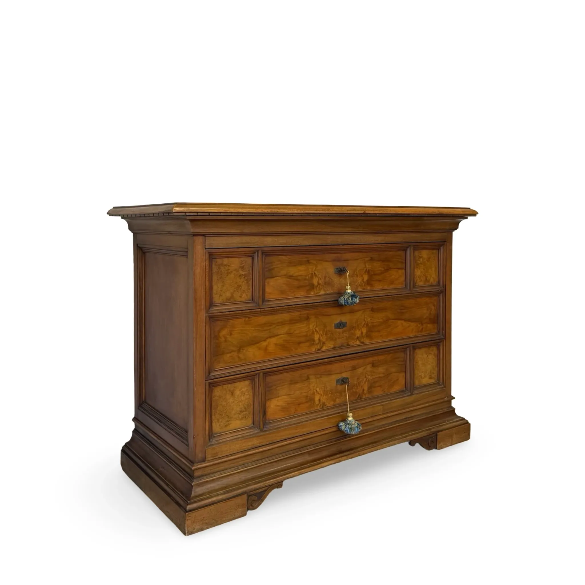 Elegant antique Italian chest of drawers, dating from the 20th century
