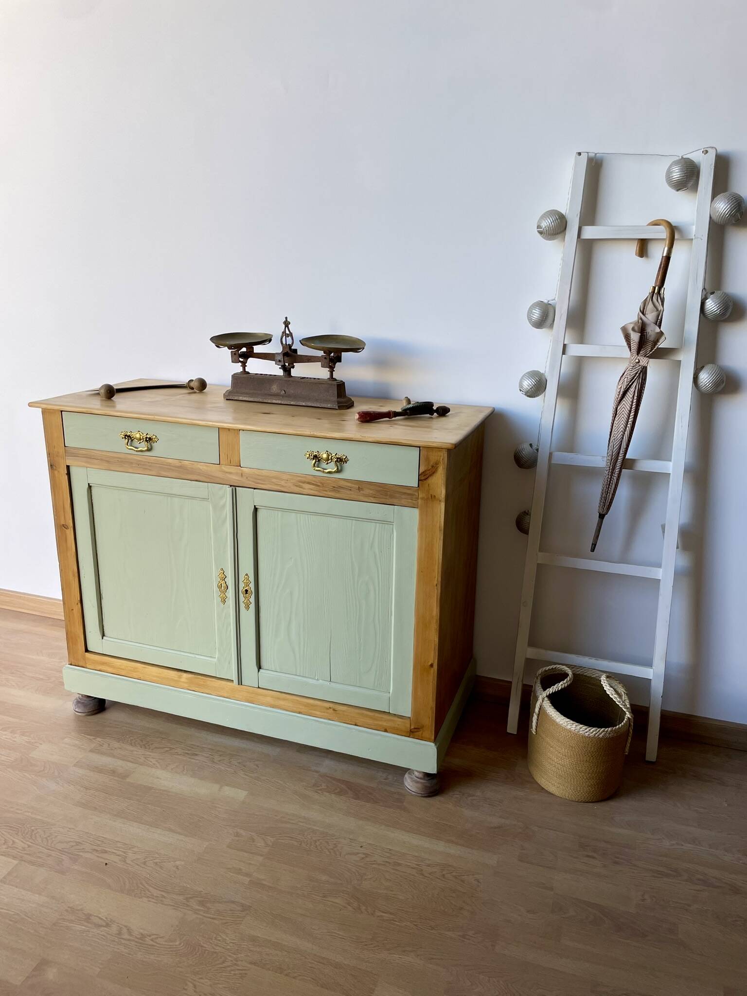 Old buffet with 2 doors