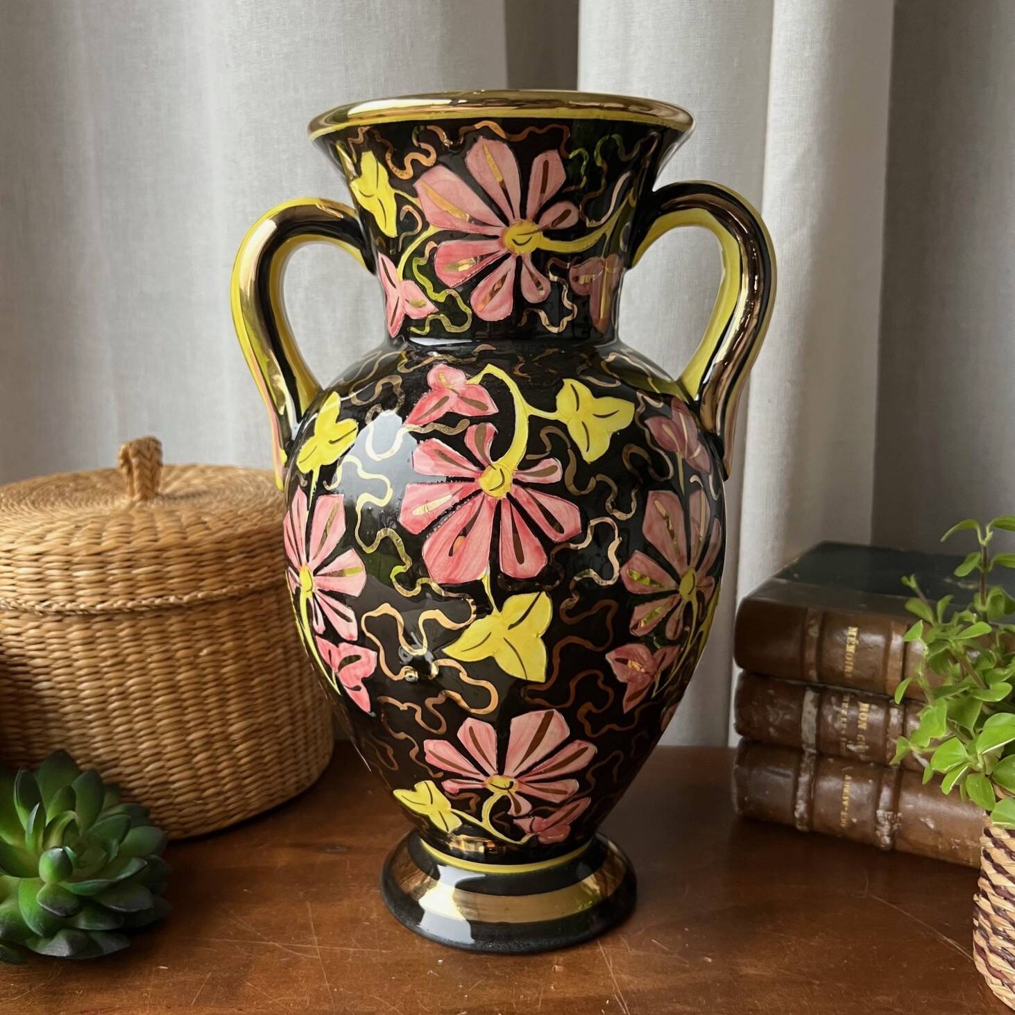 Black and gold amphora vase "Monaco"